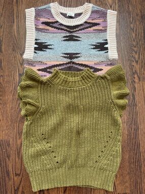 ☮️☮️ SWEATER VEST BUNDLE Ruffle-Sleeve Knit Sweater/Aztec pattern - Women